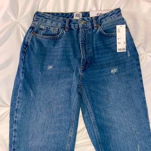 Brand new Urban Outifitters BDG Mom High-rise Jeans in Size 28. Tag still on